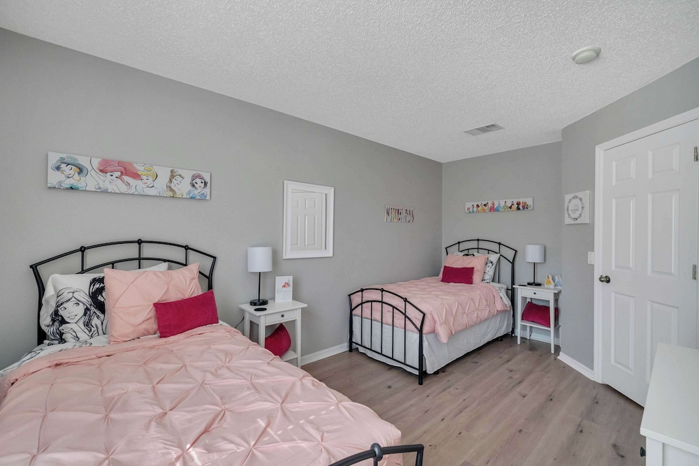 Create Lasting Magical Memories Resort Home for 8 - photo 4