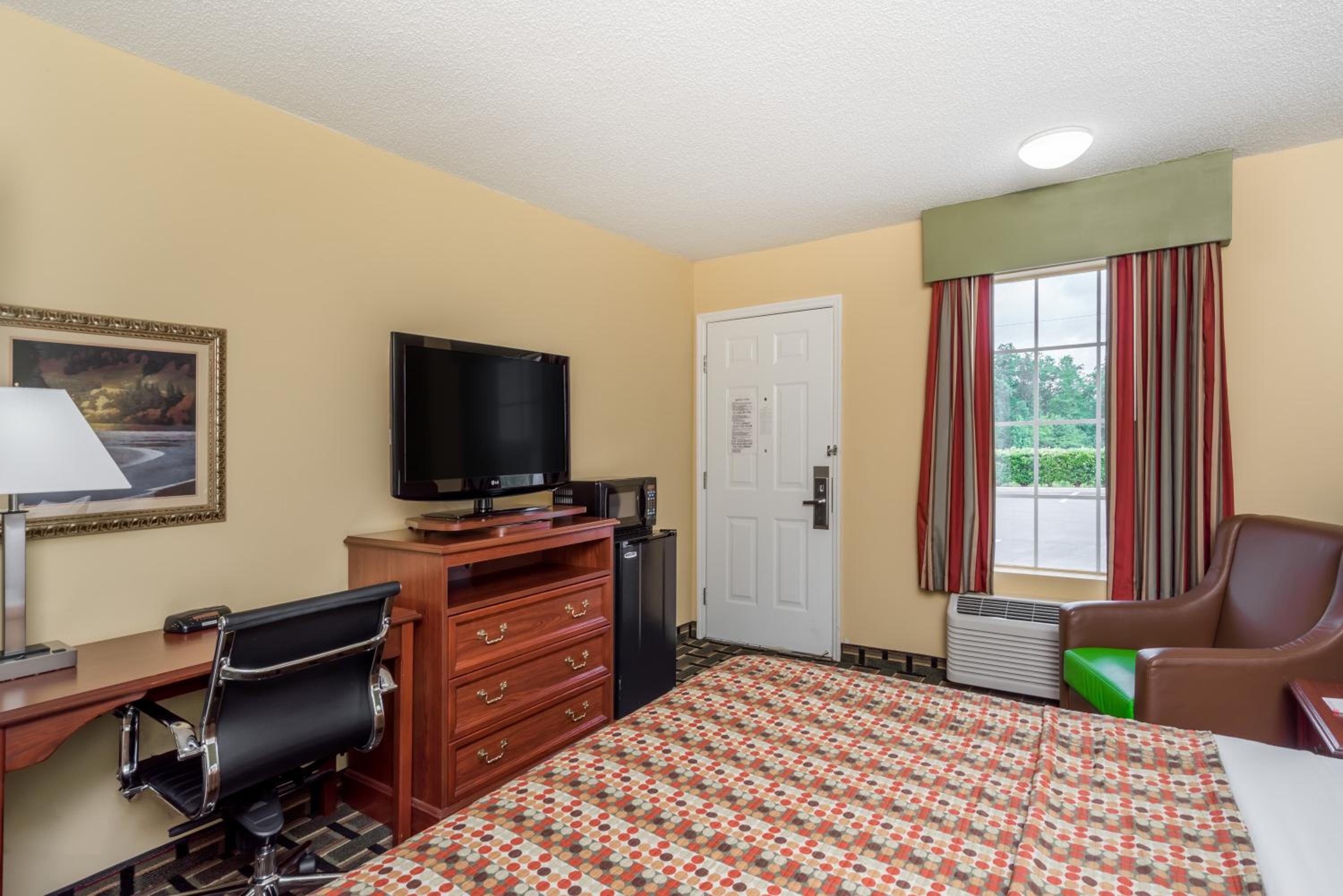 Howard Johnson by Wyndham Dalton - photo 20