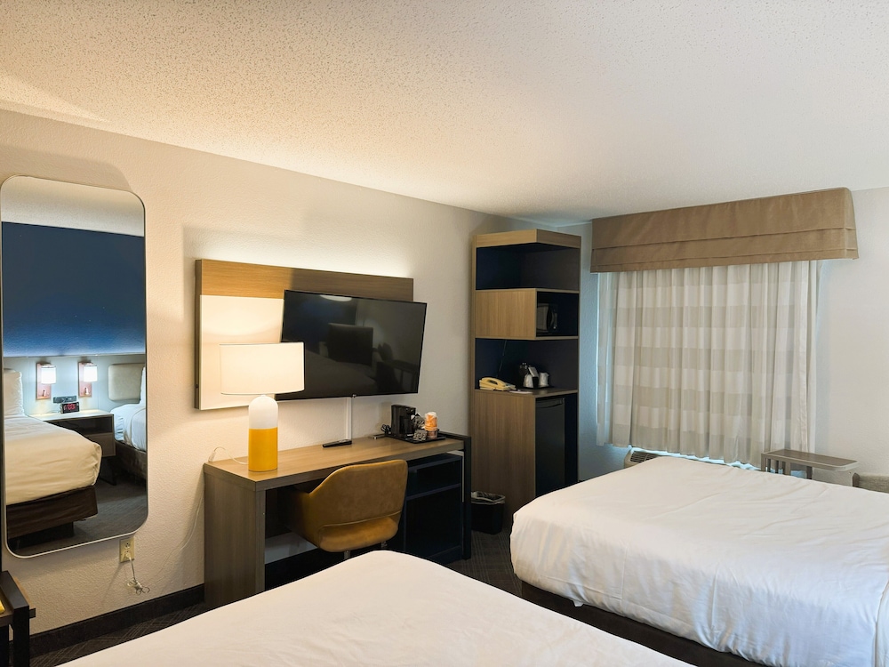 Sleep Inn & Suites Sheboygan I 43 - photo 5