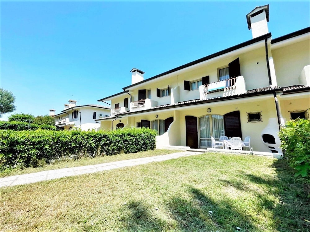 Belvilla by OYO Lovely Villa With Private Garden — 4-Star Luxury Hotel in Caorle, Italy