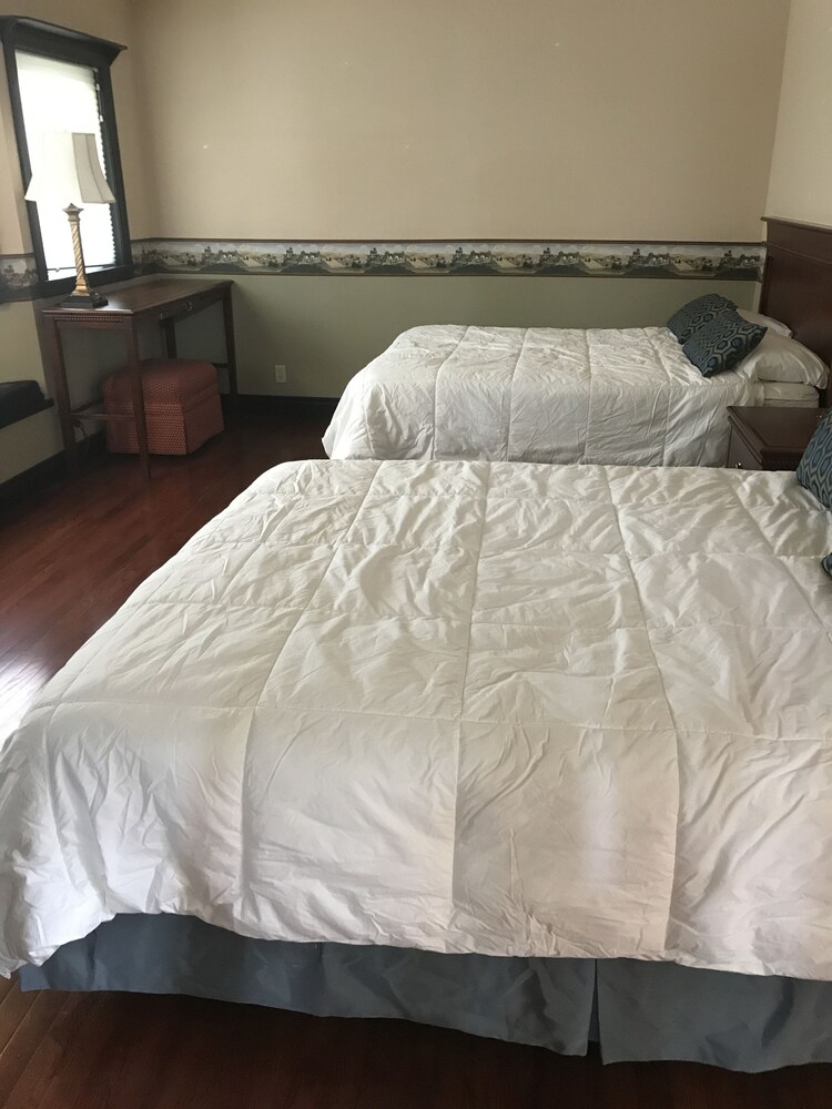 Nirvana Inn & Grill - photo 17
