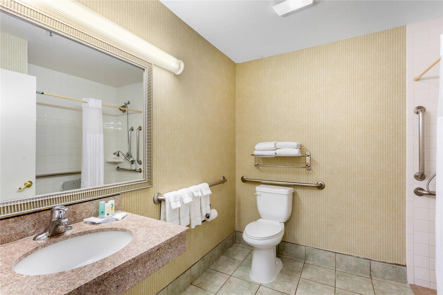 Quality Inn & Suites Oceanside near Camp Pendleton - photo 21