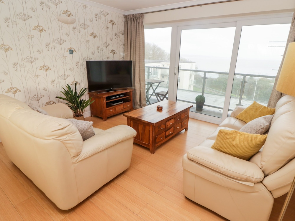54 Croft Court — 4-Star Luxury Hotel in Tenby, United Kingdom