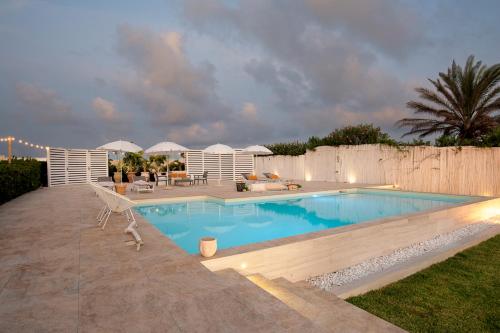 Villa Elysian Con Piscina Privata — 4-Star Luxury Hotel in Pachino, Italy