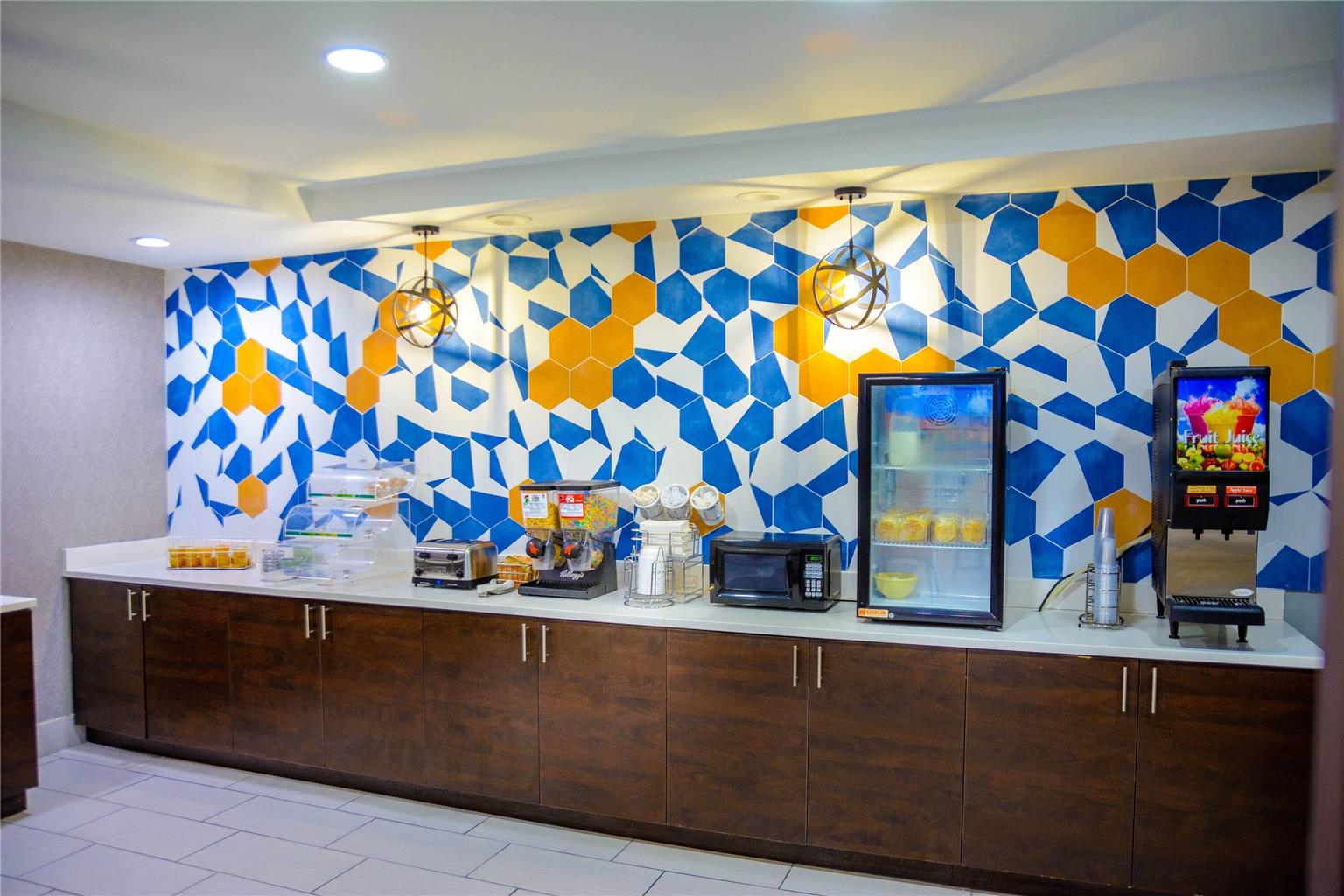 La Quinta Inn & Suites by Wyndham Fayetteville I 95 - photo 38