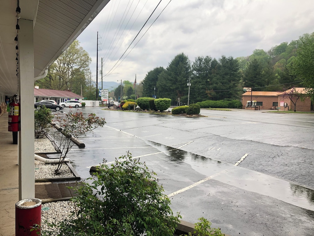 Laurel Park Inn - photo 22