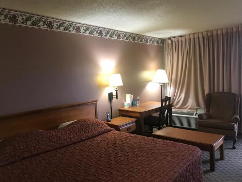 Tyler Inn & Suites - photo 7