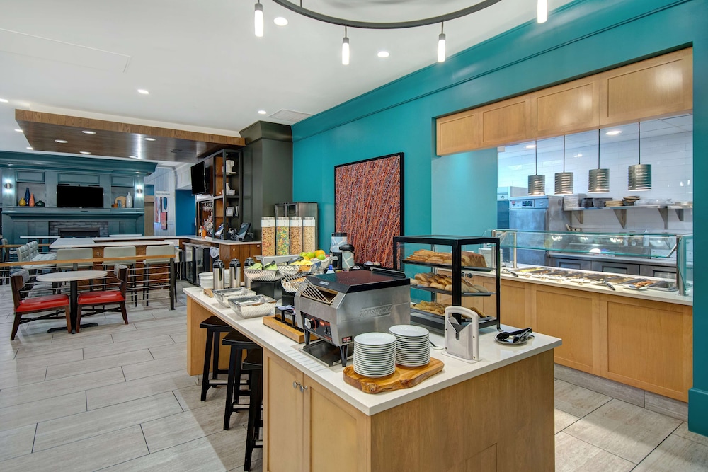 Hilton Garden Inn Terre Haute - photo 67
