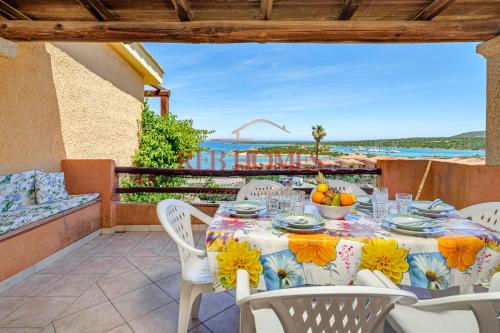 Luce sul golfo Marineledda — 4-Star Luxury Hotel in Marinella, Italy