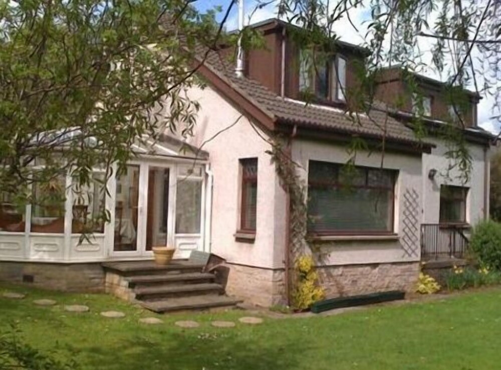 The Roods B&B — 4-Star Luxury Hotel in Dunfermline, United Kingdom