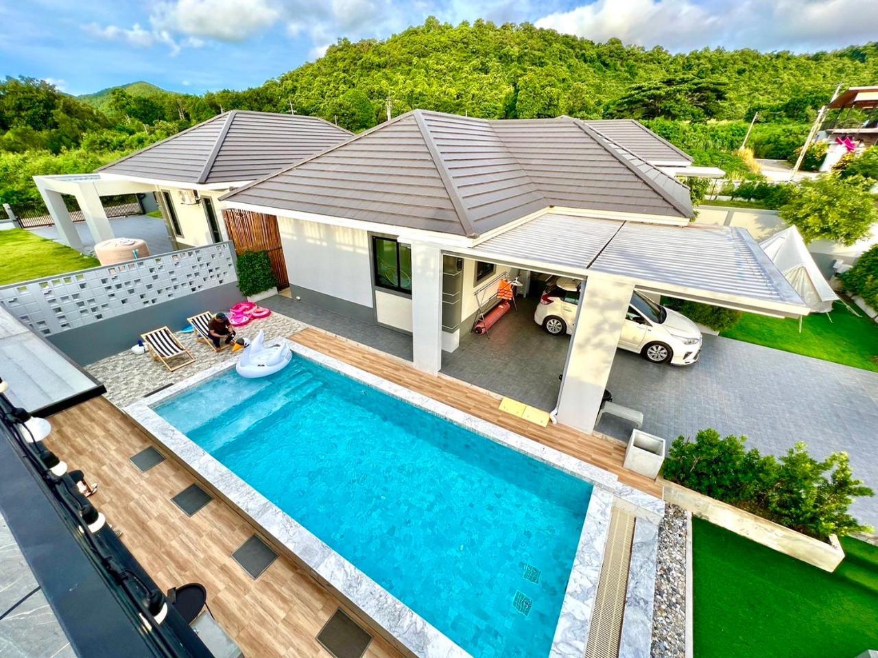 Chill at Hill Pool Villa Sattahip — 4-Star Luxury Hotel in Sattahip, Thailand