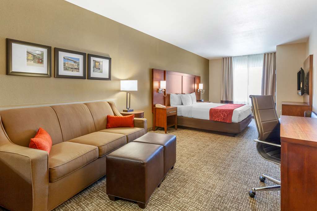 Comfort Suites Glendale State Farm Stadium Area - photo 13