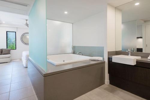 ‘Saltwater Studio’ Experience Resort style Bliss — Craiglie — photo 3