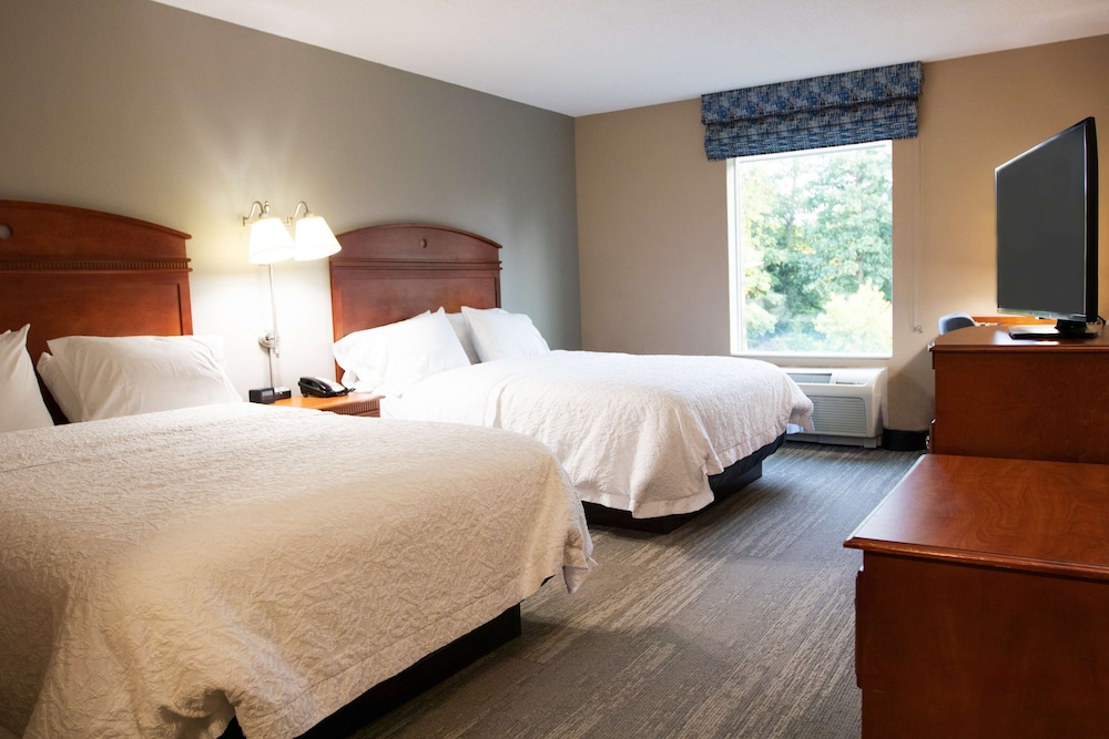 Hampton Inn Gloucester - photo 12