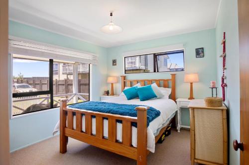 Coastal Charm Waihi Beach Holiday Home — 4-Star Luxury Hotel in Waihi Beach, New Zealand