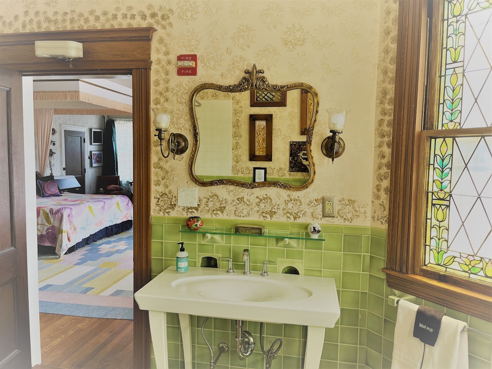 The Munroe Inn - photo 23