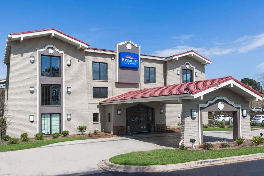 Casa Bella Inn & Suites - featured photo