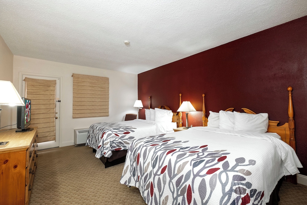 Red Roof Inn & Suites Hazleton - photo 26