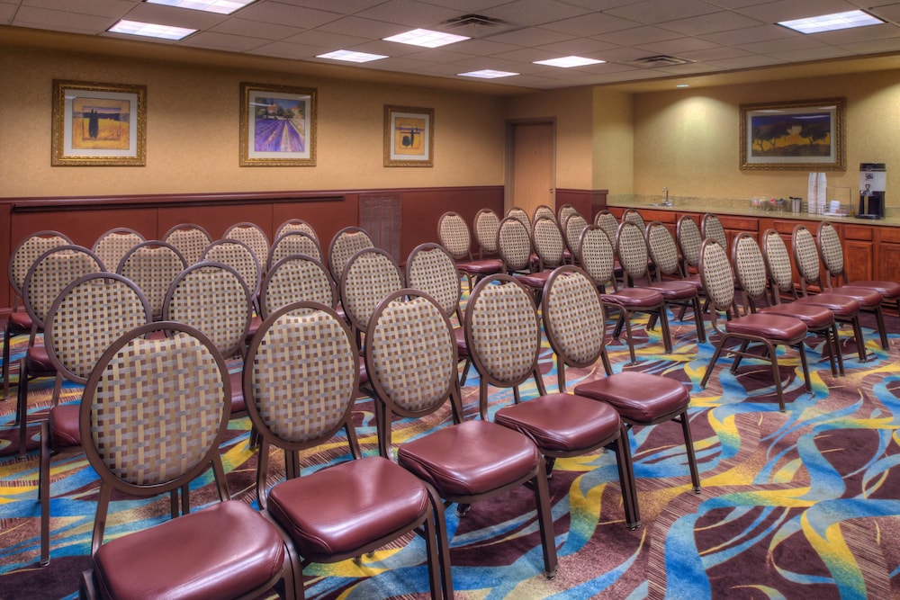 Hampton Inn & Suites Ontario - photo 53