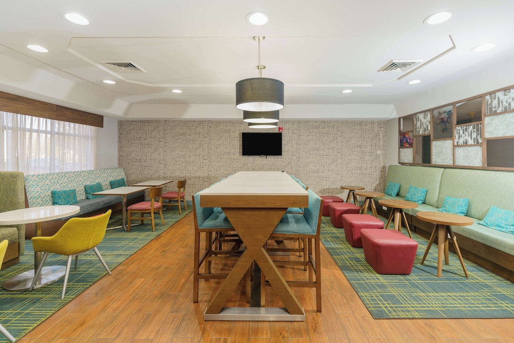 Hampton Inn Hutchinson - photo 6