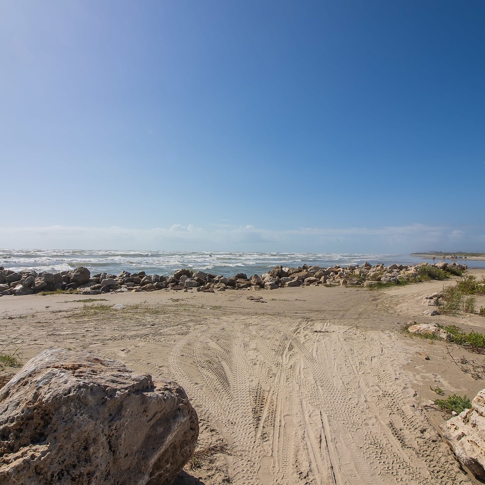 Gulf Adventures and Beachfront Relaxation Awaits - photo 44