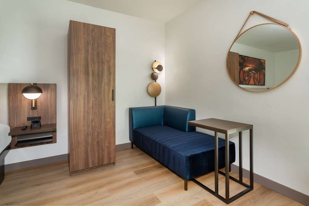 La Quinta Inn & Suites by Wyndham Galt Lodi North - photo 21