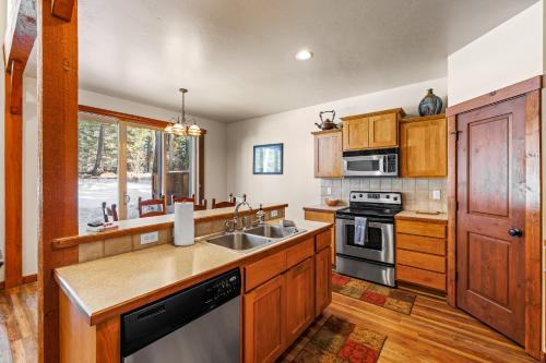 New Golfers View on Golf Course Close to park and lake in Mccall, United States