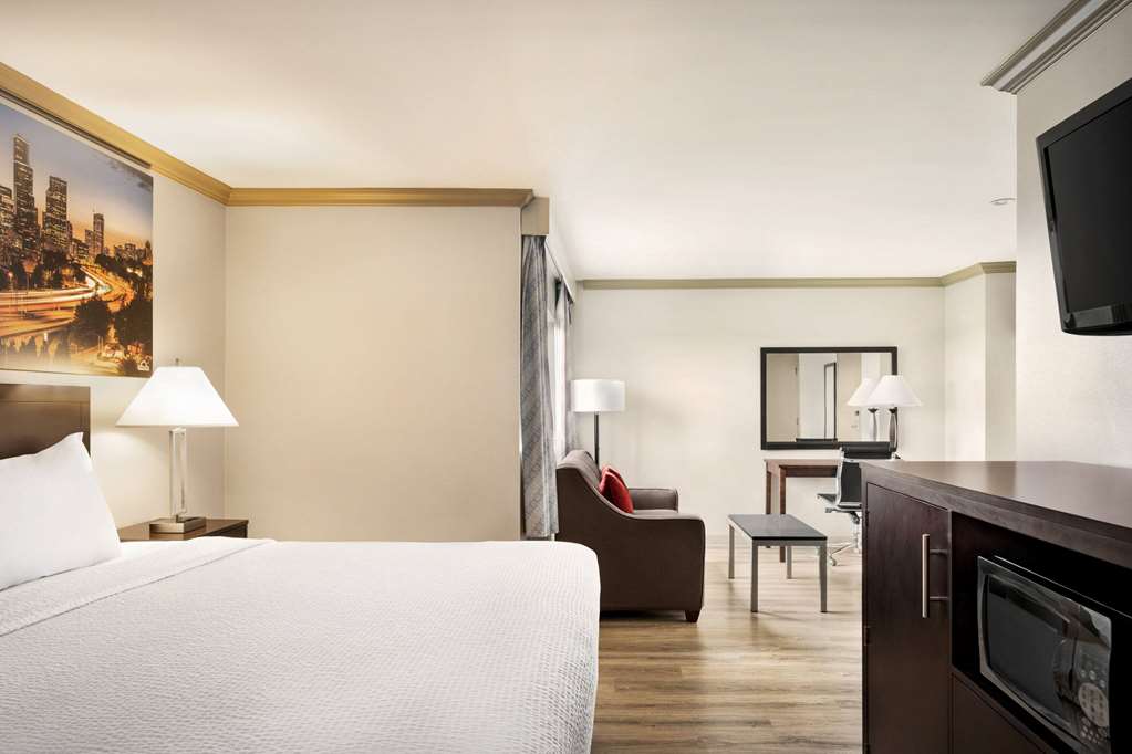 Baymont by Wyndham Monterey Park - photo 24