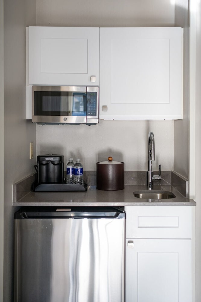 French Quarter Suites Hotel - photo 21