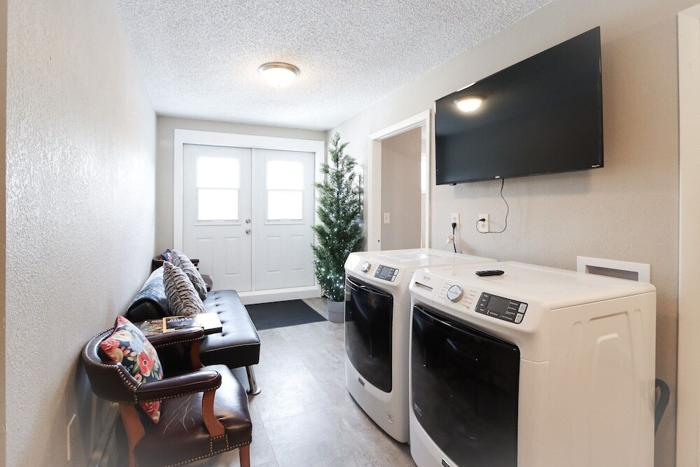 Downtown Granby Retreat & Spa - photo 17