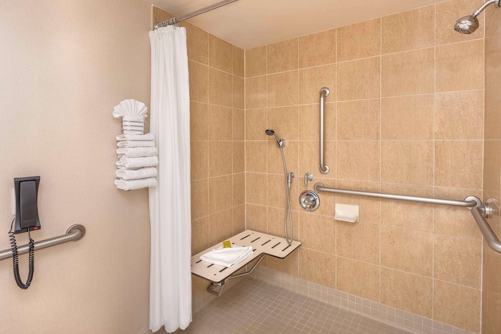 DoubleTree by Hilton Hotel San Bernardino - photo 23