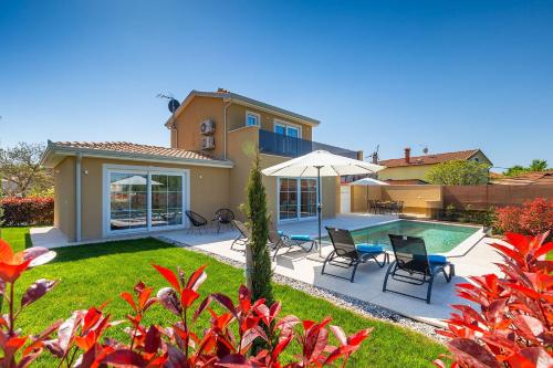 Traumhafte Finca mit Privatpool und Panoramablick — hotel in Vizinada