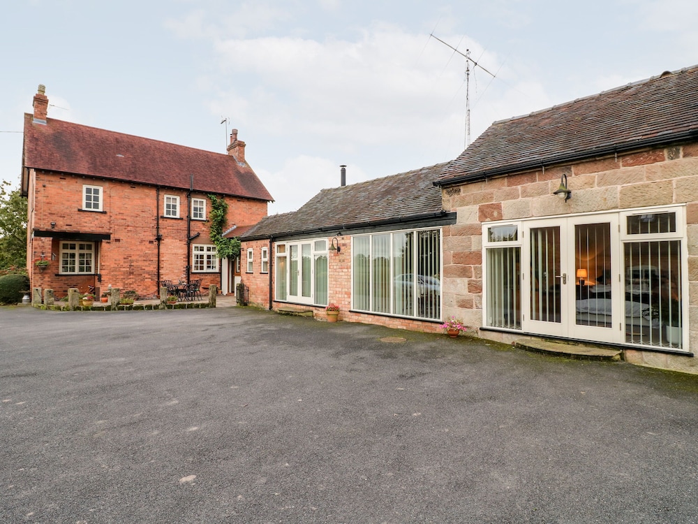 Abbey View Farm Cottage — 4-Star Luxury Hotel in Uttoxeter, United Kingdom