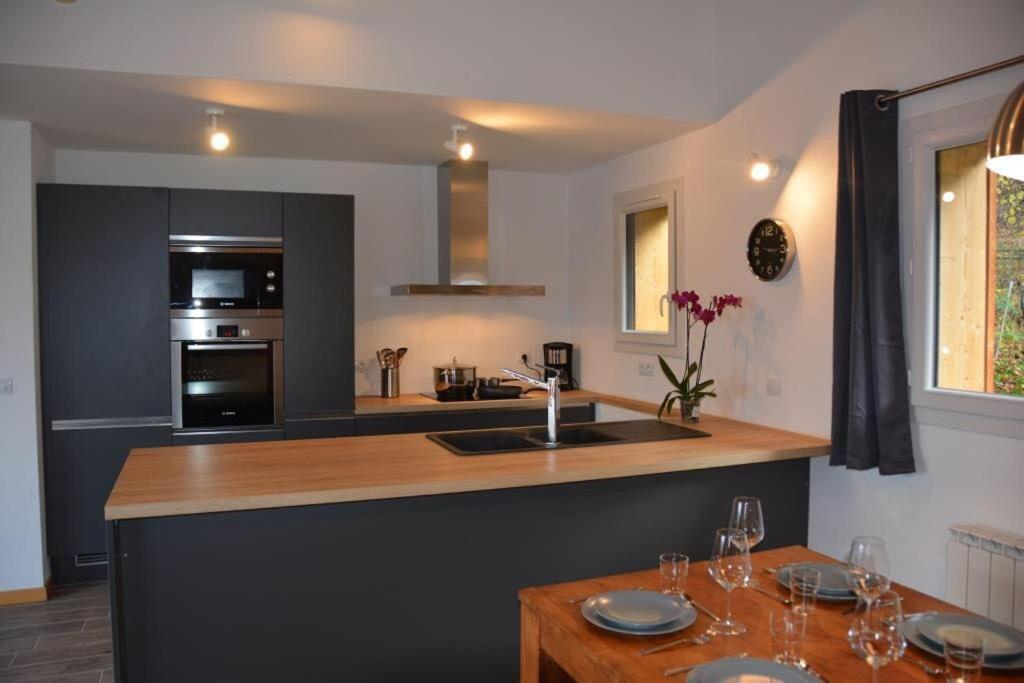 Chalet Alexanne Meuble de Tourisme Classe 3 Etoiles Porte de St Gervais — 4-Star Luxury Hotel in Passy, France