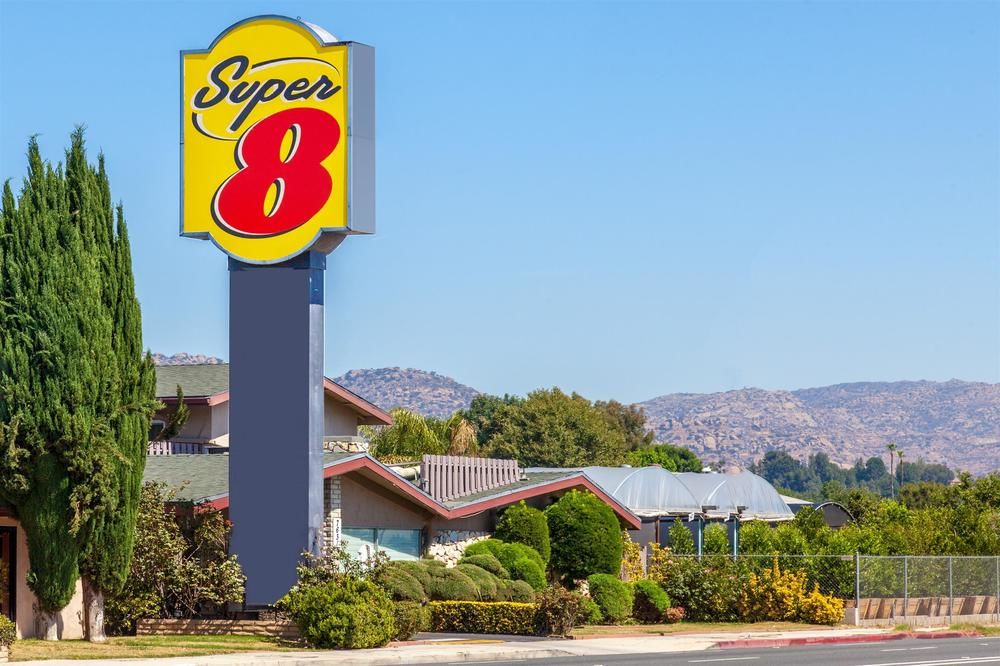 Super 8 by Wyndham Canoga Park — hotel in Canoga Park