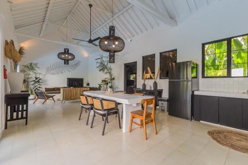 Elegant 4 BR villa huge pool in central Canggu — 4-Star Luxury Hotel in Canggu, Indonesia
