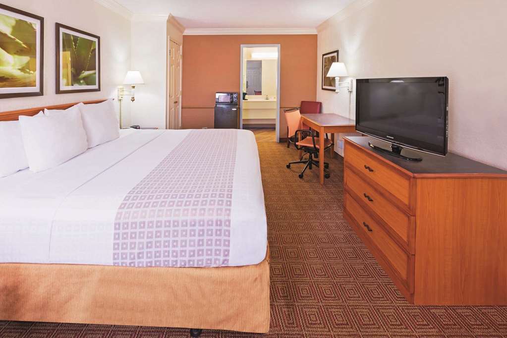 La Quinta Inn by Wyndham San Antonio Lackland - photo 16