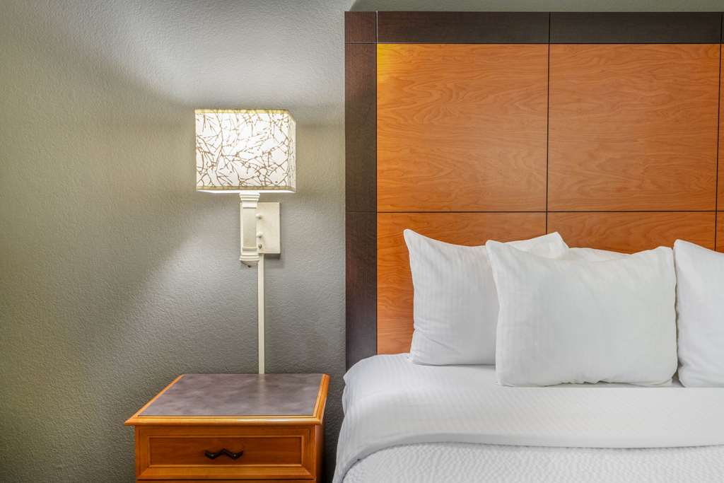 La Quinta Inn & Suites by Wyndham Pueblo - photo 33