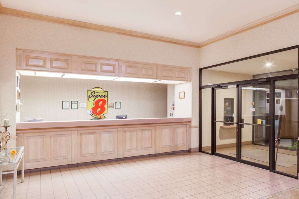 Super 8 by Wyndham Jasper TX - photo 3