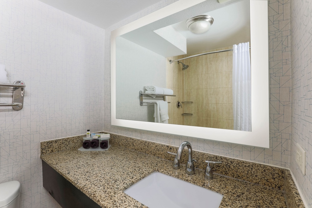 Holiday Inn Express & Suites Fort Worth Downtown by IHG - photo 17