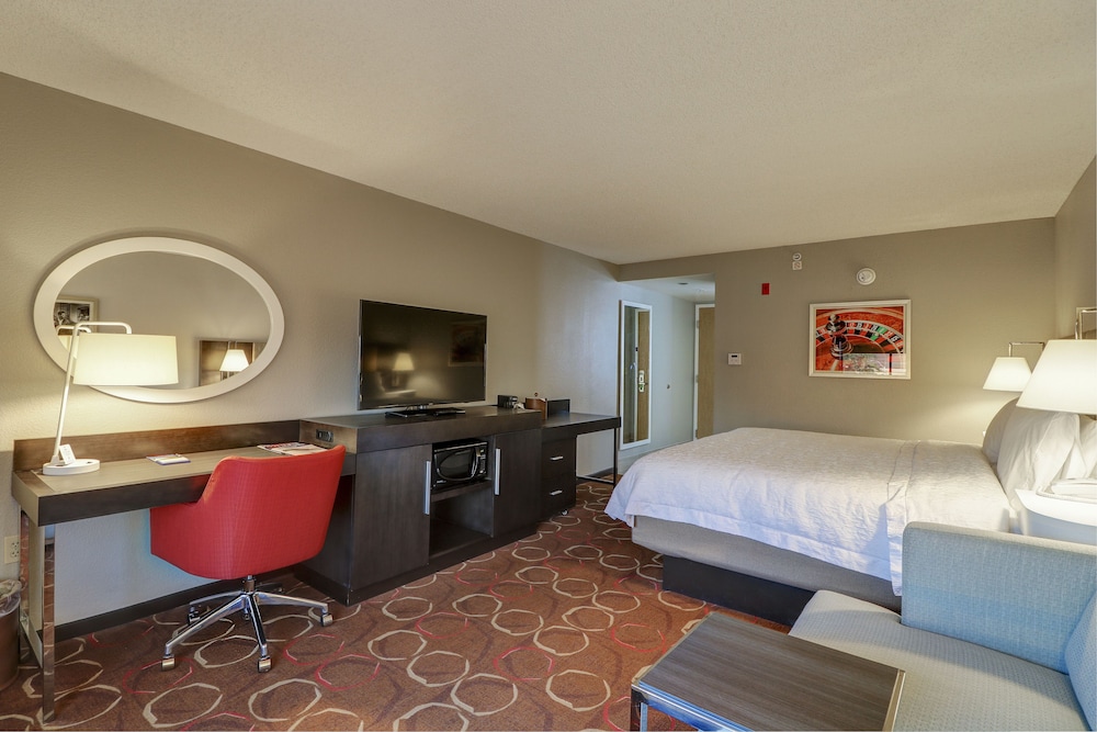 Hampton Inn Tropicana - photo 10