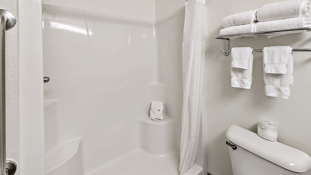 Estherville Hotel & Suites - photo 51