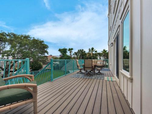 ReGrouper by Newman Dailey - last minute hotel in Destin