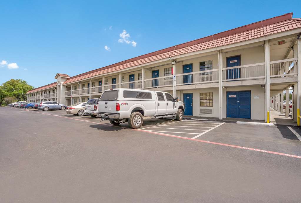 Motel 6 Dallas TX Market Center - photo 13