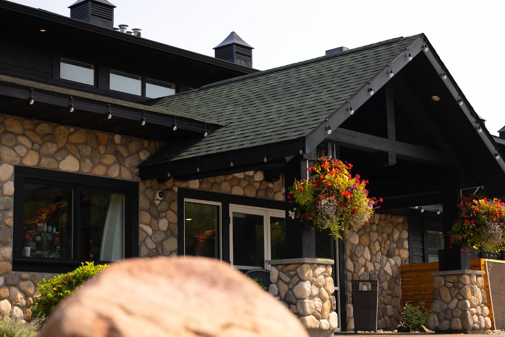 Quarterdeck Resort & Restaurant - photo 256