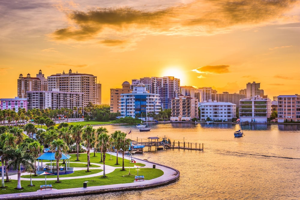 Smooth Sailing - carbon neutral hotel in Sarasota