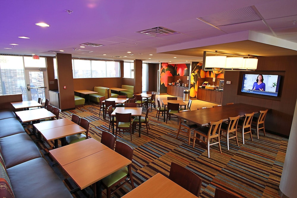 Fairfield Inn & Suites by Marriott London - photo 35