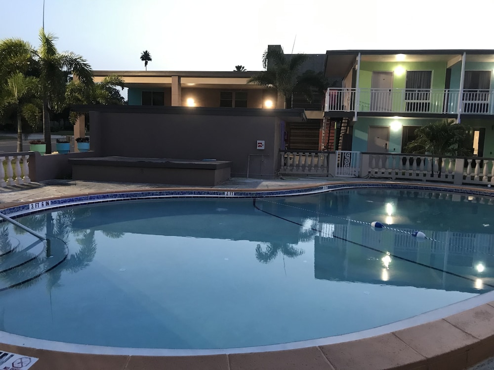 Tropical Inn & Suites - photo 37