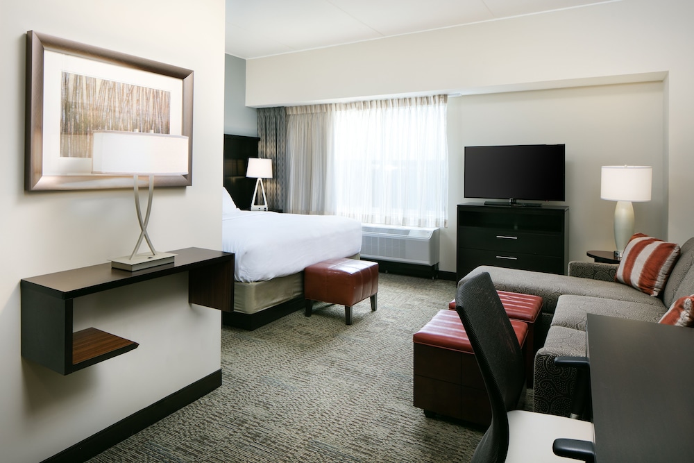 Staybridge Suites Des Moines Downtown an IHG Hotel - photo 2