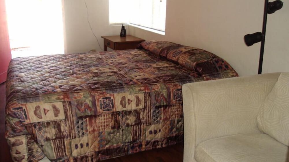 La Siesta Motel - photo 18